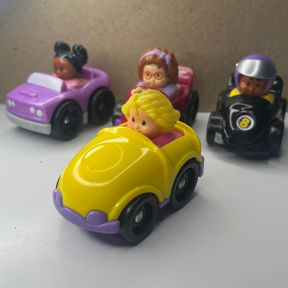 Fisher-Price set of 4 little people wheelies - Picture 5 of 6